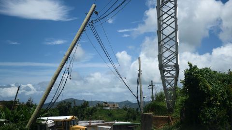 Poste caído por huracán María en Puerto Rico