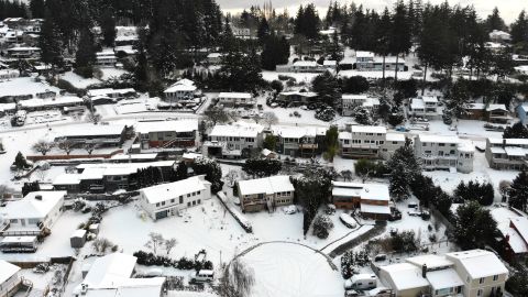 Nieve en viviendas de Bellingham, Washington