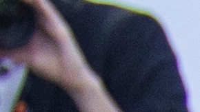 Dee Devlin y Conor McGregor posan para las cámaras durante su visita al festival de Cannes 2022.