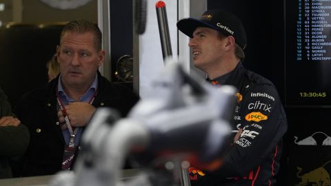 ¿Y 'Checo'? Padre de Max Verstappen quiere un piloto “competitivo” en Red Bull junto a su hijo