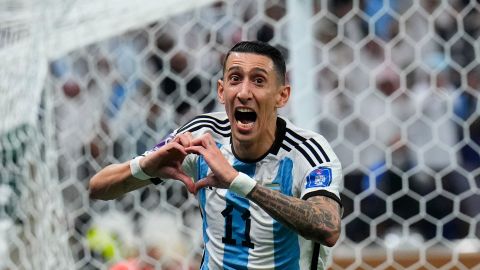 Ángel Di María marca en la final del Mundial Qatar 2022 ante Francia.