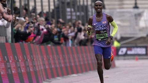 Mo Farah, leyenda del atletismo, recupera un móvil tras perseguir corriendo a los ladrones