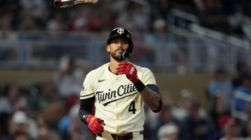 Carlos Correa durante un encuentro ante Miami Marlins.