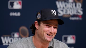 Gerrit Cole durante una rueda de prensa con Yankees.