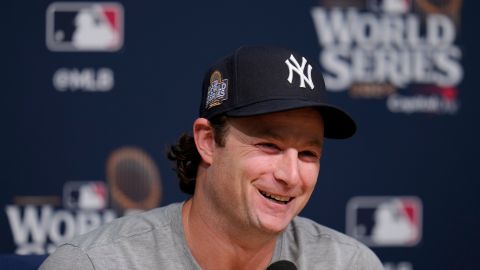 Gerrit Cole durante una rueda de prensa con Yankees.