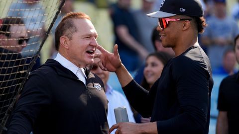 Scott Boras junto a Juan Soto.