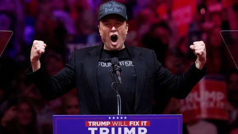 Fuentes cercanas a Trump indicaron a NBC News que Musk "se está comportando como si es co-presidente".