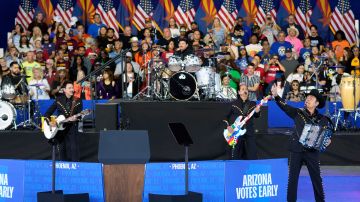 Los Tigres del Norte apoyan a Kamala Harris.