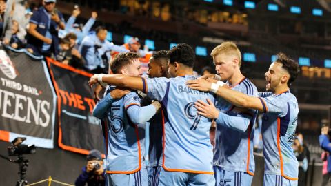 NYCFC celebra su clasificación a las semifinales de la conferencia Este de la MLS.