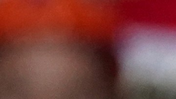 El candidato presidencial republicano Donald Trump saluda a Roberto Clemente Jr. en un acto de campaña en el PPG Paints Arena.