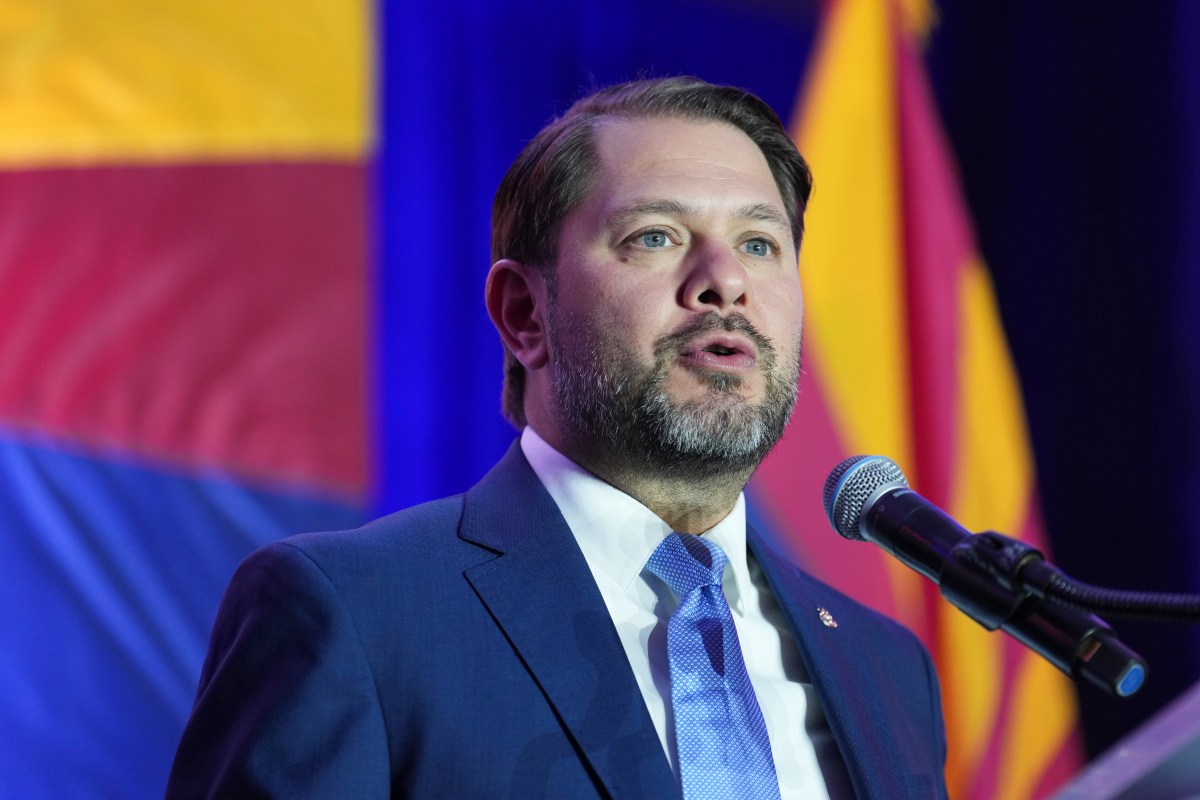 Demócrata Rubén Gallego logra puesto en el Senado frente a Kari Lake en Arizona