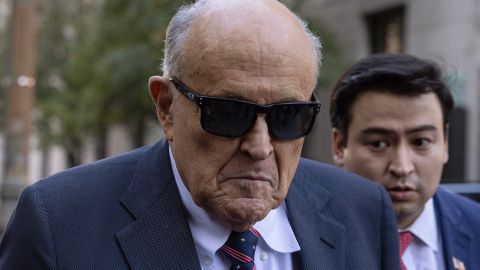 Pese a renunciar a sus activos, Cammarata alegó que Giuliani no debería renunciar a otros activos.