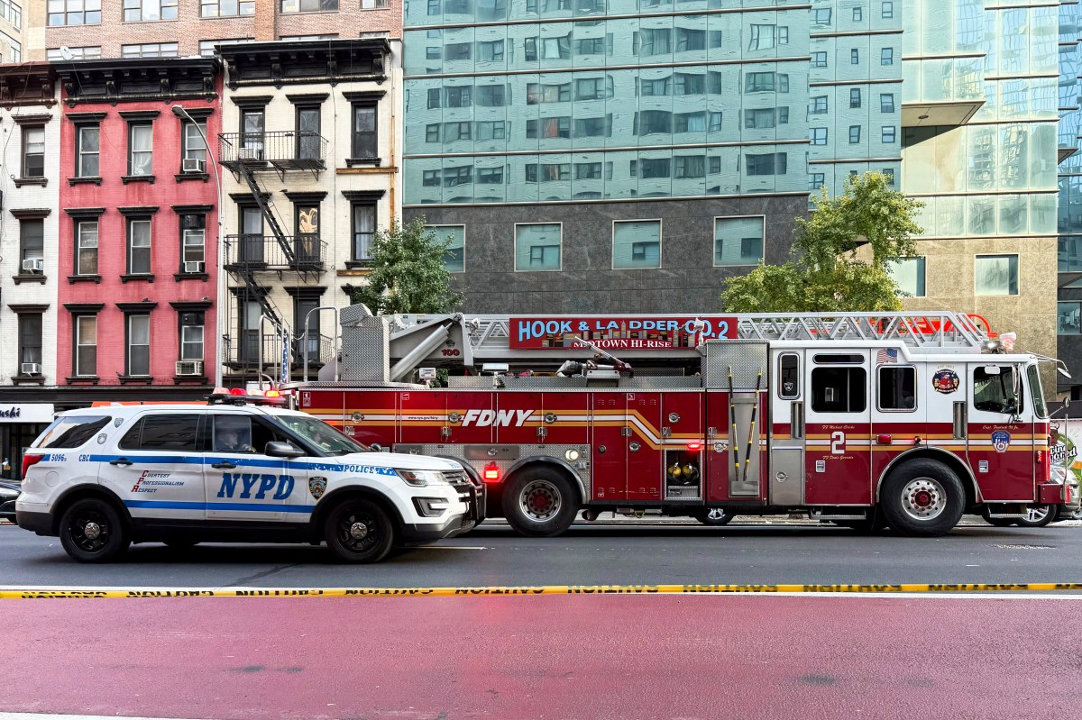 Suben a 4 los muertos incluyendo niño en incendio cerca de gasolinera en Queens, Nueva York
