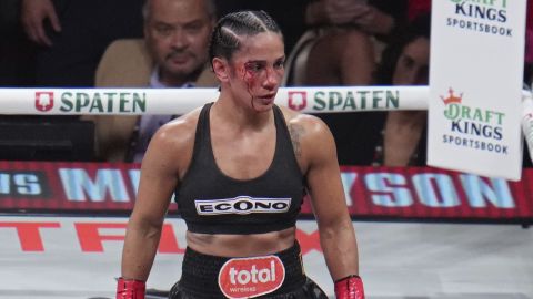 Amanda Serrano sufrió una fuerte herida en plena pelea.