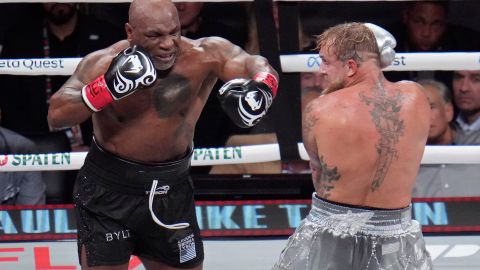 Mike Tyson y Jake Paul durante el combate organizado por Netflix.