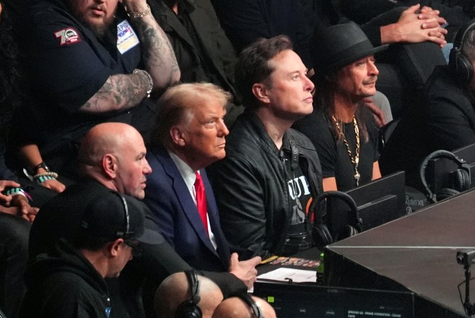 Dana White, el presidente electo Donald Trump, Elon Musk y Kid Rock asisten a la UFC 309 en el Madison Square Garden.