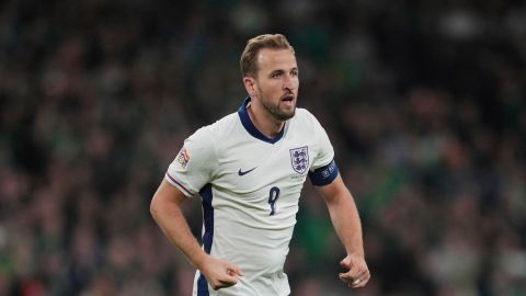 Estatua de Harry Kane genera burlas en redes por el poco parecido con el delantero