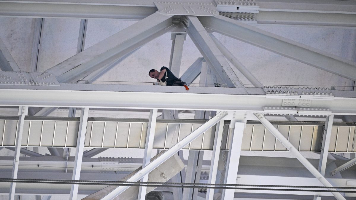 Parte del techo del AT&T Stadium se desploma antes del partido de Cowboys