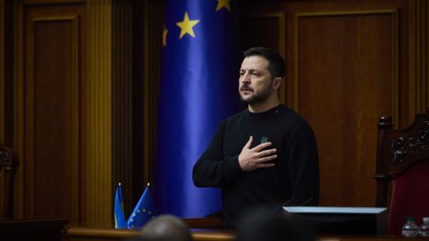 Es la primera vez que Zelensky sugiere un acuerdo de alto al fuego que incluyese el control ruso de parte de Ucrania.