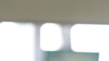 Los oficiales de TSA revisa que viajeros porten una identificación válida.