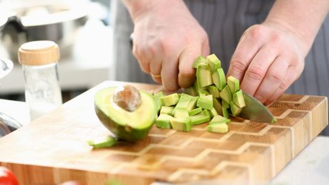 El aguacate es rico en ácidos grasos omega.