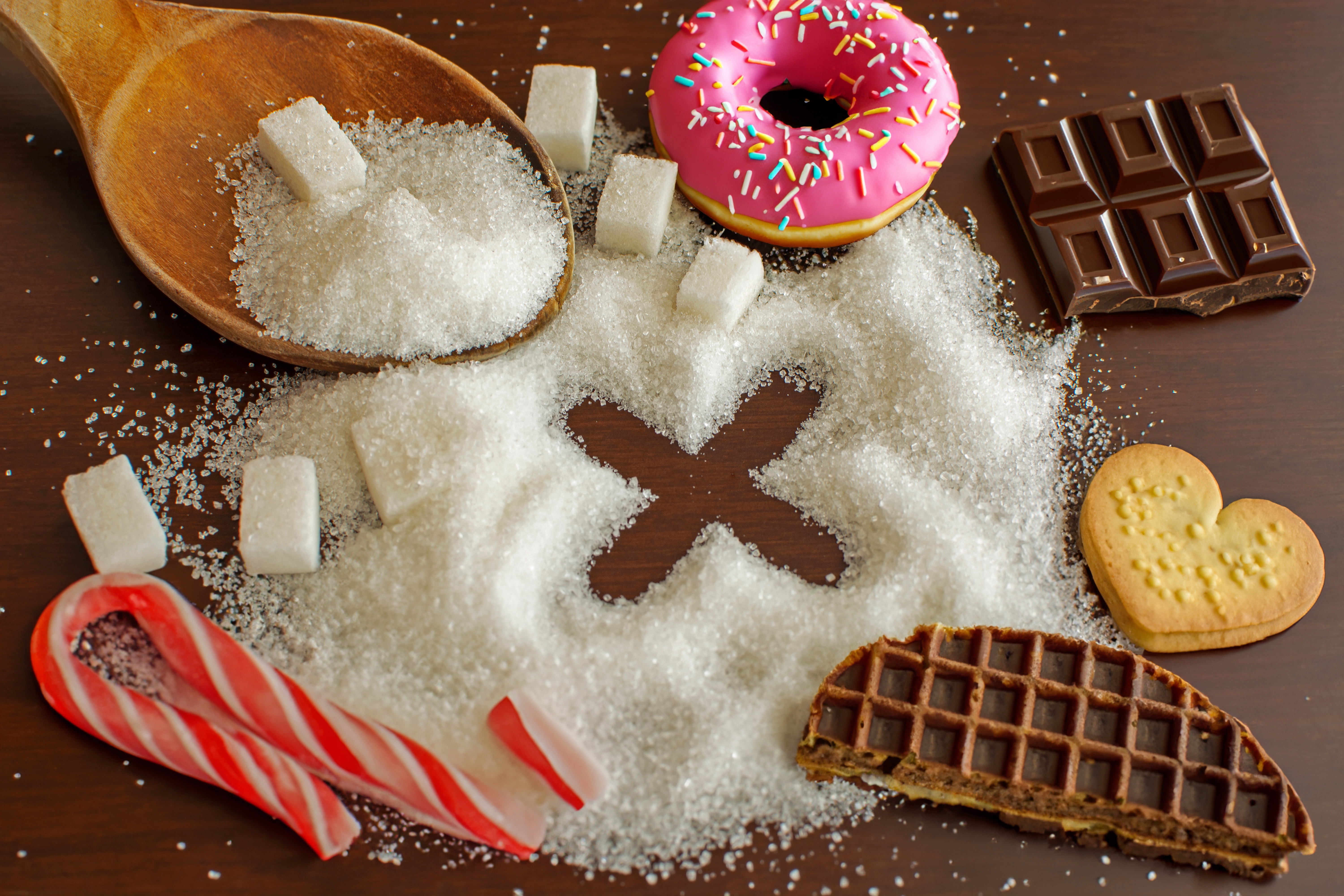 El azúcar es un alimento que se debe consumir con moderación por los efectos negativos que tienen en la salud.