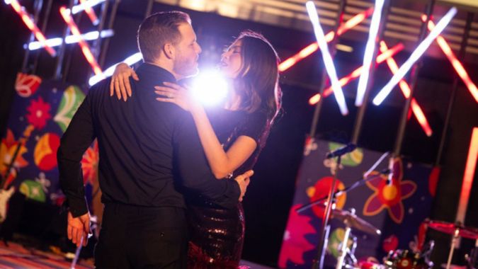 Andrea Meza bailó junto a su prometido Ryan Proctor.