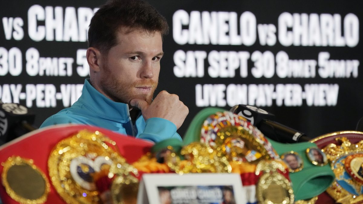 ‘Canelo’ Álvarez proudly shows off his exclusive collection of Ferraris – El Diario NY