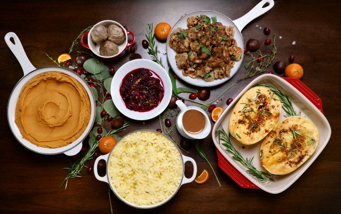 La cena de Acción de Gracias tiene como protagonista el pavo, y las guarniciones como complemento para una deliciosa cena.