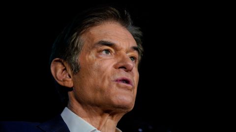 En 2022, Mehmet Oz intentó dar un salto a la política al postularse como candidato republicano al Senado por Pensilvania, pero perdió.