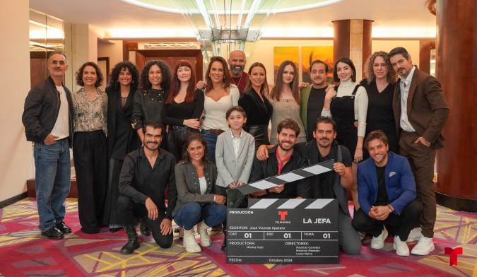 En la imagen aparece parte del elenco de "La Jefa".