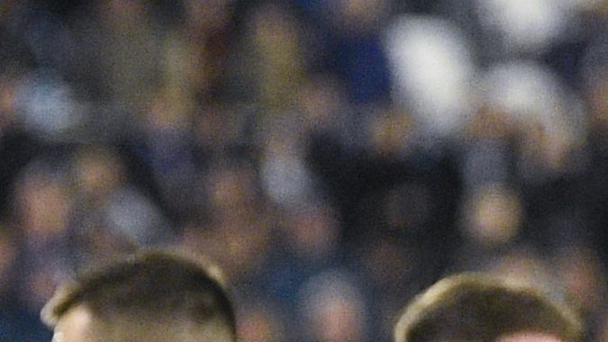 Emiliano 'Dibu' Martínez presumiendo Copa América a fans chilenos.