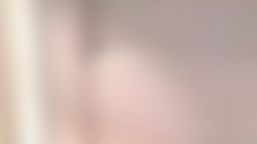 Emma Baum, de 25 años, mide 5'3" de alto, pesa 136 libras, es de ojos color marrón y cabello castaño.