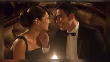 Escena de la serie "Velvet" con Miguel Ángel Silvestre y Paula Echeverría.