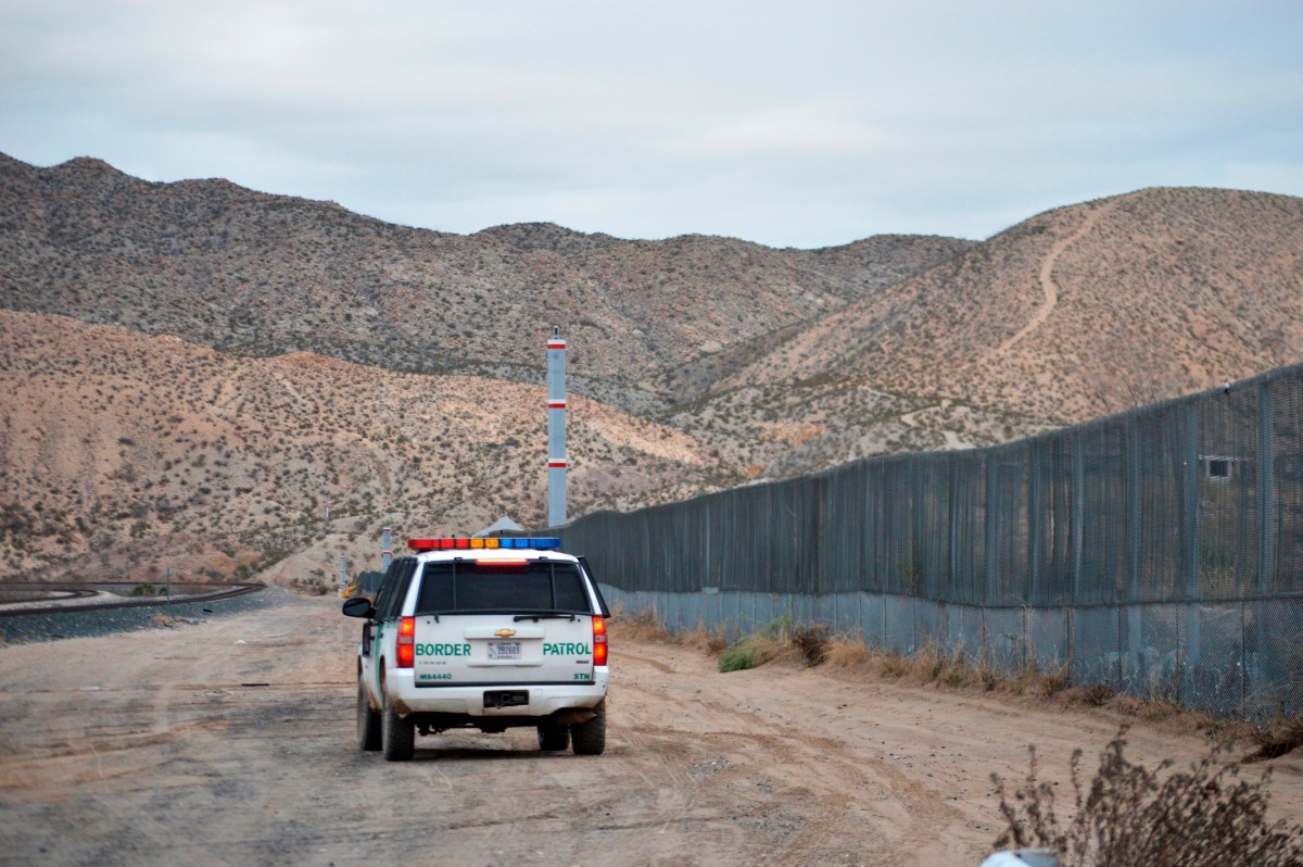 Gobernadora de Arizona mantendrá a la Guardia Nacional en la frontera con Trump en la presidencia