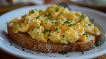 La recomendación de los expertos es comer huevos cocinados porque son más fáciles de digerir.