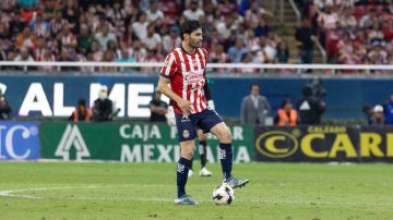 Antonio Briseño durante el juego ante Atlas FC que causó la eliminación de Chivas.