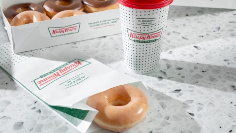 Conoce lo que debes hacer para obtener una docena de donas gratis.
