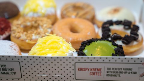 Los nuevos cuatro sabores de las donas de Krispy Kreme fueron creadas para darle dulzura a las celebraciones de la temporada.