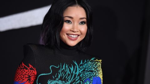 Lana Condor se comprometió en diciembre del 2021.