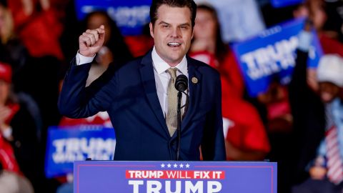 El congresista por Florida, Matt Gaetz, durante un evento de campaña de Trump.