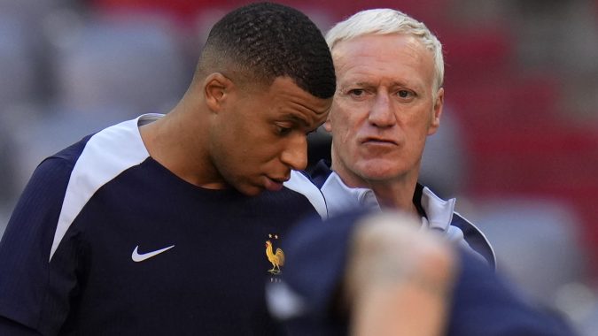 Kylian Mbappé y Didier Deschamps.