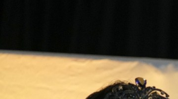 Sheynnis Palacios, reina actual del concurso, y Raúl Rocha, dueño del Miss Universo.