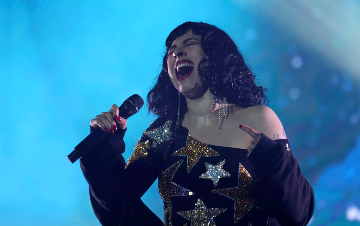 Mon Laferte se presentará en un show en el que todos estarán sin ropa