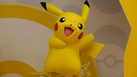 La imagen de Pikachu, figura emblemática de Pokémon, aparece en una rara moneda que vale miles de dólares.