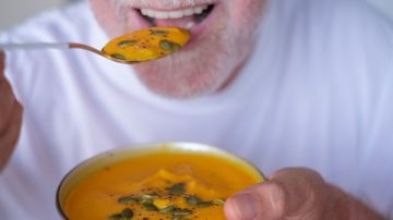 Calientes y deliciosas, las sopas son un alimento reconfortante para el invierno.