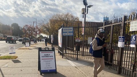 Centro de votación anticipada en el York College de Queens.