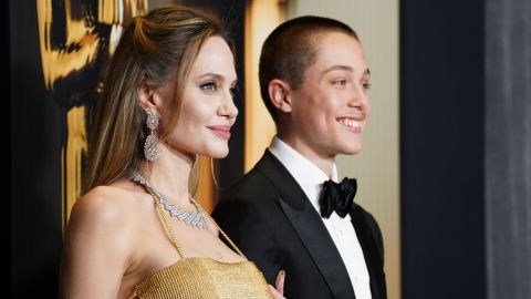 Angelina Jolie y su hijo Knox acapararon reflectores.