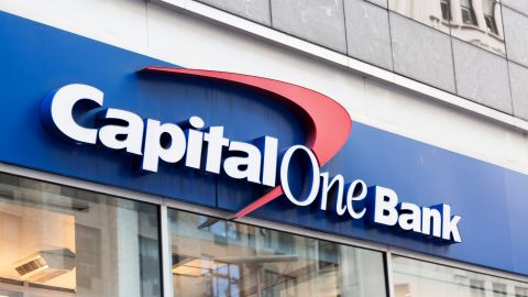 Los cajeros automáticos y la banca en línea estará disponible en el Día de Acción de Gracias.