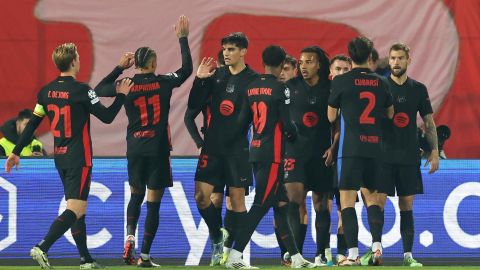 Jugadores del Barcelona celebran el primer gol de su equipo en el encuentro de Champions League ante el Estrella Roja.